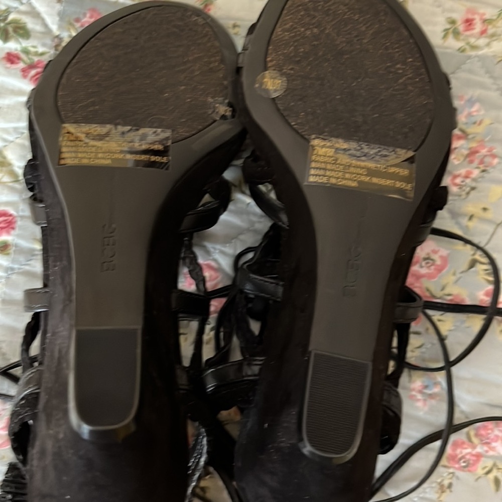 New BCBGENERATION SHOES - Picture 7 of 10